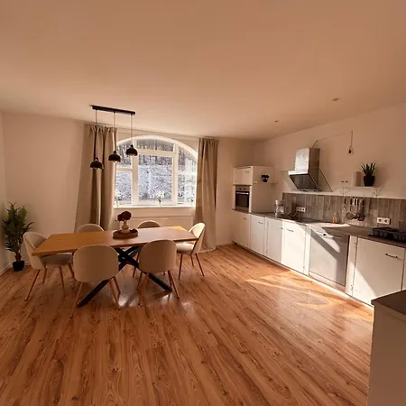 Schloss Soedderich 6 *